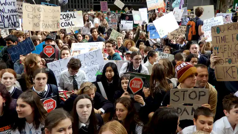 человеки Австралии на демонстрации