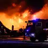 Чудовищный взрыв под Киевом, километры огня, в небо поднялся огромный черный гриб (Фото: МЧС Украины) Фото: МЧС Украины