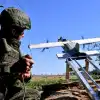 Новая тактика ВС РФ: 'слоеные пироги', тандемы беспилотников и роботы против роботов (РИА Новости . Станислав Красильников / Боевая работа расчета БПЛА Молния-ПВО в зоне СВО) РИА Новости . Станис…