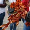 Георгиевская ленточка стала символом сопротивления киевскому режиму (Раздача георгиевсих ленточек накануне годовщины Победы в ВОВ) Раздача георгиевсих …