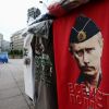 Глупо пытаться превратить России в изгоя (Футболка с портретом президента России Владимира Путина | © REUTERS, Djordje Kojadinovic) Футболка с портретом…