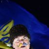 Украине нужен не пряник, а кнут (Протестующий во время демонстрации у здания посольства РФ в Киеве | © AFP 2017, Sergei Supinsky) Протестующий во врем…