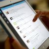 Из России с 'лайками': твиты посольства оказались хитом (Страница сайта Twitter на экране планшетного компьютера | © РИА Новости, Александр Кряжев) Страница сайта Twitt…