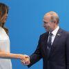 Меланья Трамп безуспешно пыталась забрать мужа с переговоров с Путиным (Президент РФ Владимир Путин и супруга президента США Меланья Трамп во время встречи на полях саммита…) Президент РФ Владими…