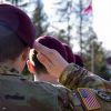 NI: Армия США 'разваливается на части' (Военнослужащие армии США на территории Международного центра миротворчества и безопасности в Яворовс…) Военнослужащие армии…