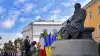 О символах Украины. Президент, флаг и слова (Порошенко возложил цветы к памятникам Шевченко, Грушевскому и почтил память Героев Небесной сотни | …) Порошенко возложил ц…