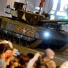 Т-14 'Армата' против М-1 'Абрамс': кто победит? (Танк Т-14 на гусеничной платформе Армата во время репетиции военного парада в Москве | © РИА Новости…) Танк Т-14 на гусенич…