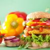 Украинцы массово отказываются от мяса (Вегетарианский бургер | © Fotolia, dusk) Вегетарианский бурге…
