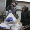 Украину признали самой бедной страной Европы (Жительница Украины получает гуманитарную помощь из ЕС. Архивное фото) Жительница Украины п…