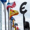 США, Россия и КНР 'объединились в презрении к Европе' (На фото: скульптура Европа на фоне Европейского парламента в Брюсселе, Бельгия (Фото: DPA/TASS)) На фото: скульптура …