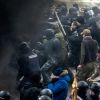 Киев бунтует, требуя войны с Россией (На фото: беспорядки во время акции протеста возле здания Верховной Рады в Киеве (Фото: AP/TASS)) На фото: беспорядки …