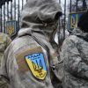 'Этих дураков убьют, новых наберем'. Боец 'Айдара' — о боях в Донбассе (Бойцы батальона Айдар у здания Министерства обороны Украины в Киеве) Бойцы батальона Айда…
