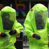 Оконфузившаяся Британия борется за сохранение альянса против России (Персонал в костюмах химзащиты во время следственных мероприятий, связанных с отравлением бывшего пол…) Персонал в костюмах …
