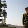 КНДР сворачивает ядерные испытания (Северокорейский военнослужащий на космодроме Сохэ в провинции Пхёнан-Пукто, КНДР) Северокорейский воен…