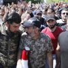 В армянском майдане уже ищут 'русский след' (На фото: руководитель оппозиционной парламентской фракции Елк Никол Пашинян (в центре) во время мити…) На фото: руководител…