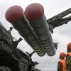 Почему США не хотят С-400? (Перезарядка зенитного ракетного комплекса С-400 Триумф | © РИА Новости, Григорий Сысоев) Перезарядка зенитног…