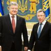 США признали: Донбасс никогда не будет украинским (На фото: президент Украины Петр Порошенко и специальный представитель Госдепартамента США по вопроса…) На фото: президент У…