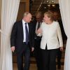 Операция 'консолидация': России предлагают дружить против Трампа (Президент РФ Владимир Путин и федеральный канцлер ФРГ Ангела Меркель после переговоров в Сочи. 18 мая 2018) Президент РФ Владими…