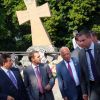 Россия не теряла Украину, она сама сдала ее со своим прошлым (На фото: Сергей Нарышкин и Виктор Черномырдин (в центре) у памятника казакам-мазепинцам (Фото: автора)) На фото: Сергей Нары…