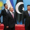 Единый фронт на саммите в Пекине (Президент РФ Владимир Путин, председатель КНР Си Цзиньпин и президент Таджикистана Эмомали Рахмон на…) Президент РФ Владими…