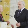 Европейское кресло и русская табуретка Лукашенко (На фото: президент РФ Владимир Путин и президент Белоруссии Александр Лукашенко (слева направо) (Фот…) На фото: президент Р…