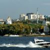 Самара как отражение России (Здание Цирка им. О.Попова (слева) и монумент Славы (справа) на берегу Волги в Самаре | © РИА Новости…) Здание Цирка им. О.П…