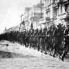 Оккупация по-американски. Сто лет назад армия США вторглась в Россию (Американские войска во время парада перед зданием штаба Чехословацкого легиона во Владивостоке. 1918 год) Американские войска …