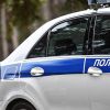 Криминальные подростки совершили революцию (Сотрудник полиции возле служебного автомобиля. Архивное фото) Сотрудник полиции во…