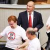 Власть 'продавила' пенсионную реформу и растерялась