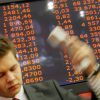 FT: Для борьбы с будущим финансовым кризисом инструментов нет (Сотрудник Московской межбанковской валютной биржи | © РИА Новости, Алексей Куденко) Сотрудник Московской…