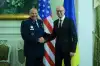 Опасные письма (Филип Марк Бридлав и Арсений Яценюк) Филип Марк Бридлав и…