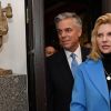 Американского посла в Москве принуждают уединяться с женой (Посол США в РФ Джон Хантсман с супругой Мэри Кэй. Архивное фото) Посол США в РФ Джон …