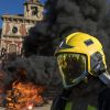 La Repubblica: народ сводит счеты с элитой (Акция протеста с требованием улучшения условий труда перед парламентом Каталонии в Барселоне | © AP …) Акция протеста с тре…