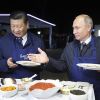 Foreign Affairs: российско-китайское партнерство — угроза интересам США (Президент РФ Владимир Путин и председатель КНР Си Цзиньпин | © AP Photo, Sergei Bobylev/TASS News Ag…) Президент РФ Владими…