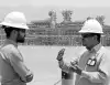Взрывы на нефтяных объектах провоцируют глобальный конфликт (Нефтяная инфраструктура Ближнего Востока поставлена под угрозу) Нефтяная инфраструкт…