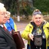 Украинцы возле Рады требуют объединения с Россией и Белоруссией