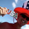 В США нашли способ возродить империю. Это по-настоящему опасно (Американский болельщик на гонках | © AFP 2019 / Getty Images/Sean Gardner) Американский болельщ…