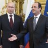 В Кремле назвали причину отмены визита Владимира Путина в Париж (Президент России Владимир Путин и президент Франции Франсуа Олланд. Архивное фото) Президент России Вла…