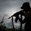 Украинские силовики перешли в атаку на юге ДНР, идет бой (Боец украинского добровольческого батальона в Донецкой области. Архивное фото) Боец украинского доб…