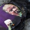 Norrköpings Tidningar (Швеция): фиаско Америки — триумф России (Портрет президента США Дональда Трампа, который подожгли участники акции протеста | © РИА Новости, А…) Портрет президента С…