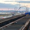 На Крымском мосту приступили к укладке плит автомобильной дороги (Навстречу машинам: на Крымском мосту приступили к укладке плит автомобильной дороги) Навстречу машинам: н…