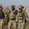 Independent: всё, что говорили о войне в Сирии, было ложью (Боец отряда народной самообороны и американские солдаты в деревне Эйн-Дивар в провинции Хасаке, Сири…) Боец отряда народной…