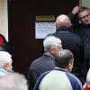 Обыкновенная чушь: Когда протрезвеет Минздрав во главе со Скворцовой (На фото: люди стоят в очереди за медицинскими справками для водительских прав около наркологического…) На фото: люди стоят …