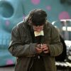 Чудо на миллиарды: украинская экономика готовит большой сюрприз (Мужчина считает деньги возле уличного кафе в центре Киева, Украина | © AFP 2019 / Sergei Supinsky) Мужчина считает день…