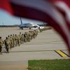 США грозятся ограбить еще одну страну. Та задумалась о российских ЗРК (Американские военные перед вылетом на Ближний Восток | © REUTERS / Bryan Woolston) Американские военные…
