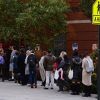 Первые часы голосования на выборах в Штатах, и первые нарушения (Избиратели стоят в очереди на избирательный участок в Нью-Йорке, где проходит голосование на выборах…) Избиратели стоят в о…