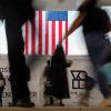 Главный 'мозговой центр' США: вот что нам придется уступить России (Флаг США на вокзале Oculus в Нью-Йорке | © AP Photo / Wong Maye-E) Флаг США на вокзале …