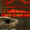 Китайские биржи открылись обвалом на восемь процентов (График цен на акции после того, как промышленный индекс Dow Jones на Wall Street упал более чем на 1…) График цен на акции …