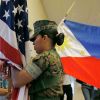 Спор Филиппин с США: при чем здесь Китай? (Военнослужащие складывают флаги после завершения совместных американо-филиппинских учений | © AP Pho…) Военнослужащие склад…