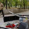 МГБ ДНР заявило о задержании подозреваемых по делу об убийстве Моторолы (Цветы у места гибели командира ополченцев Арсения Павлова в Донецке) Цветы у места гибели…